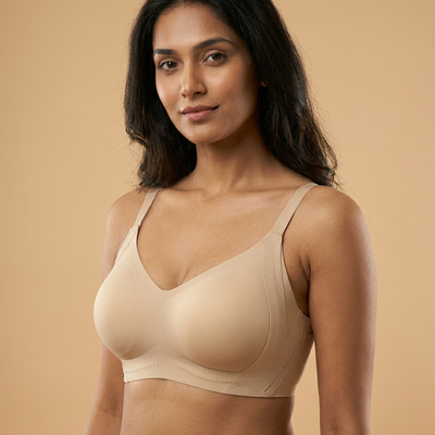 Woman wearing Longwear Bra in beige SHAPE