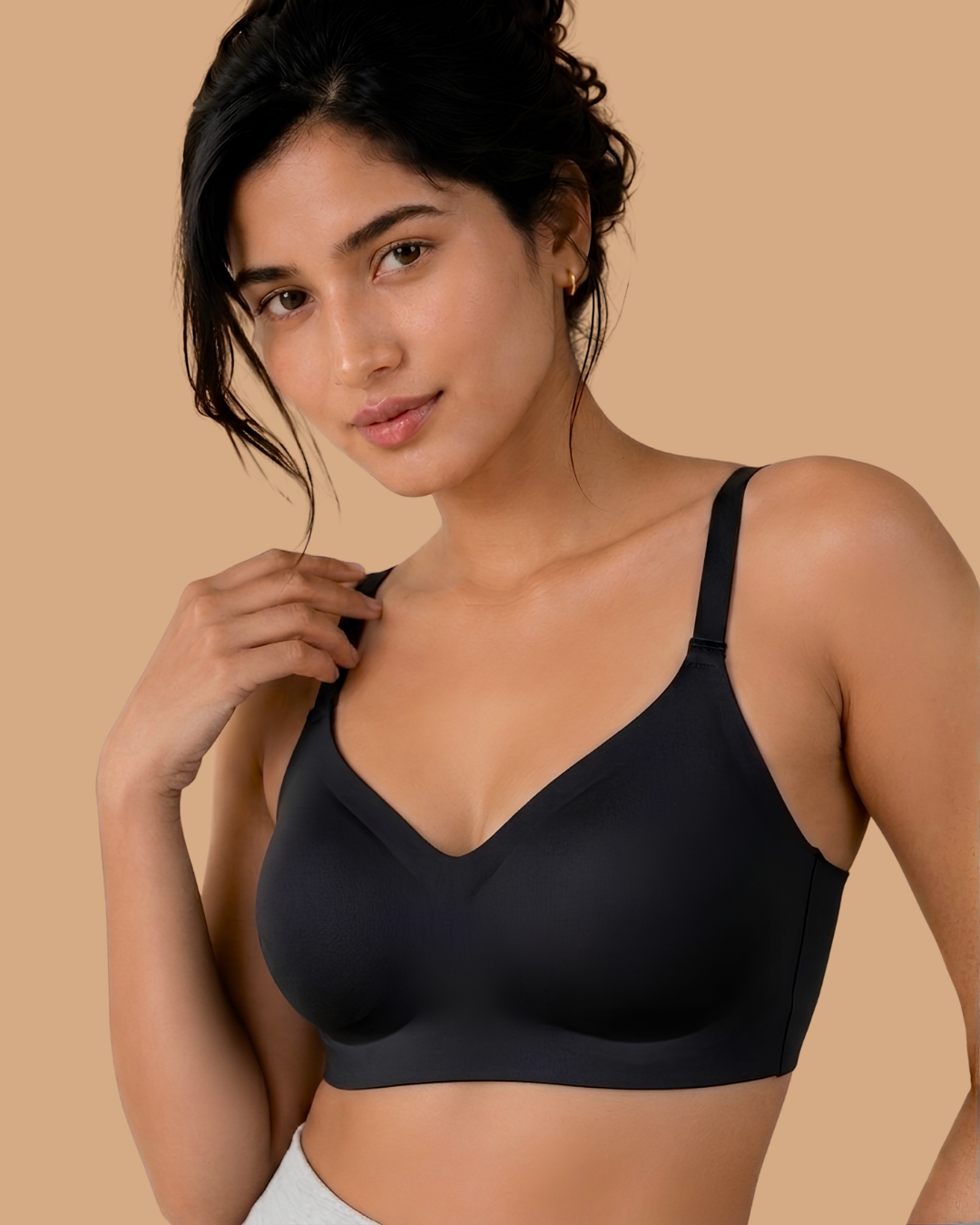 Signature Seamless Bra worn by a model, SHAPE